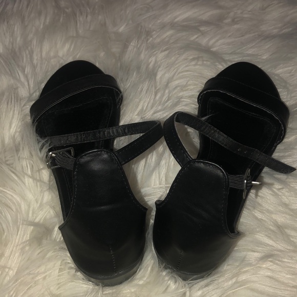 Sandals - Picture 3 of 4